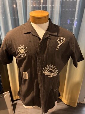 Men's Brown Short-Sleeve Embroidered Button-Up Shirt
